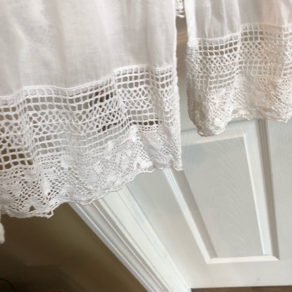 White crochet trim flyaway - Picture 5 of 8